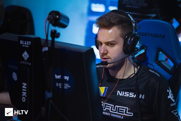 传奇杯 S2： MaRin 的 Ryze 无法被击败，在整场比赛中保持压力，击败了 Mlxg 的队伍，对抗 Zz1tai 的队伍