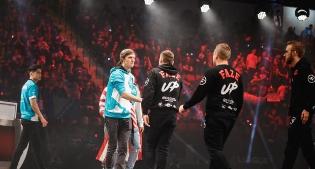 TES公布全员在巴黎场馆合照：在巴黎的首波合影