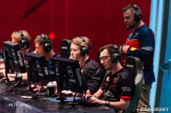 快速抓取！ Top Esports 超级话题粉丝：抓捕兄弟和教练红米尊重并祝福 Tian 抓取剪辑