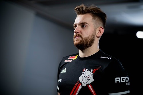 hallzerk ： “我认为我们输掉的5v3或4v3比任何其他队伍都多……这归结于个人失误”